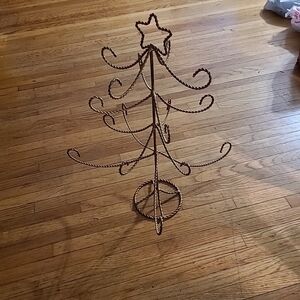 Thomas Pacconi- Elegant- Gold- Metal- Holiday-Ornament- Tree- Tabletop